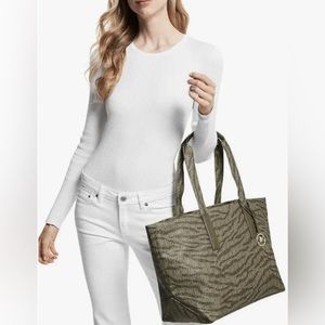 MICHAEL KORS The Michael Bag animal print faux-leather large tote -OLIVE GREEN